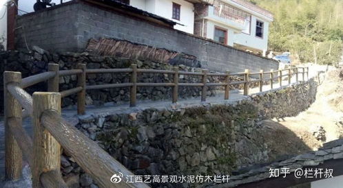 水泥制作仿树皮栏杆厂家怎么做 仿树木仿树皮栏杆图片有哪些